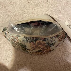 Beis vintage floral bum bag